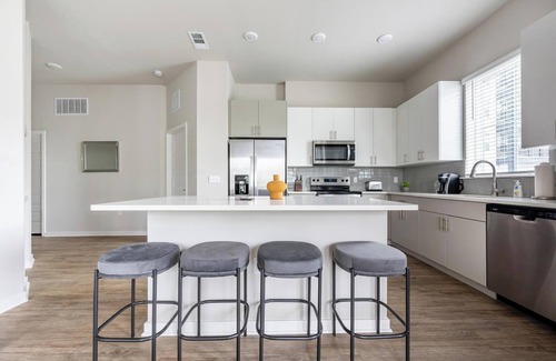Wimauma Apartment | Landing | Stunning 2BD, Gym, Clubhouse