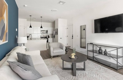 Venus Apartment | Landing | Stylish 1BD, Clubhouse, Pool