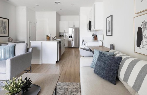 Casas Adobes Apartment | Landing | Stylish 2BD, Pool