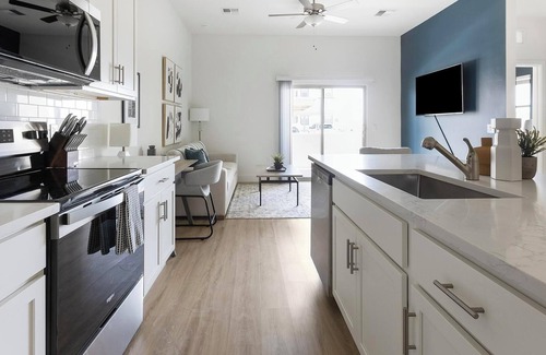 Casas Adobes Apartment | Landing | Stylish 2BD, Pool