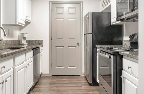 Lindridge-Martin Manor Apartment | Landing | Chic 2BD, Pool, Courtyard