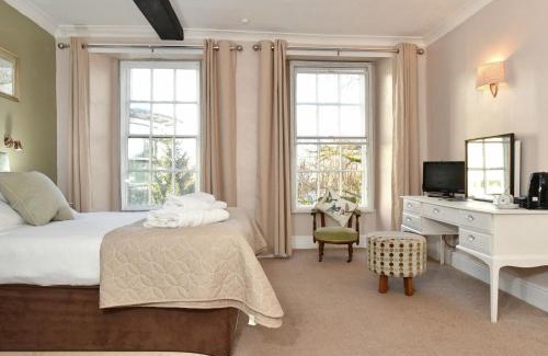 Calne Hotel | Lansdowne Strand
