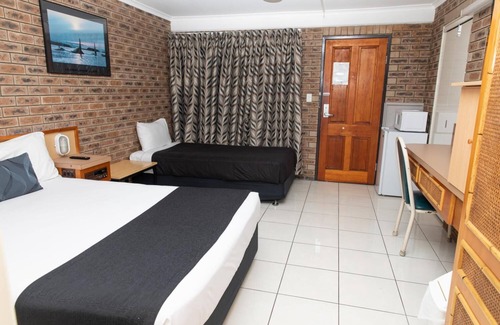 West Mackay Hotel | Lantern Motor Inn