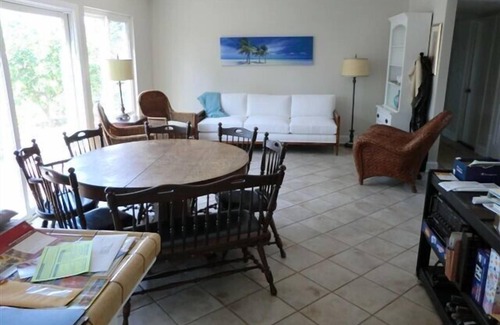 East Side Costa Mesa House | Large 4 BD/3 BA Back Bay Family Living, Beach and Shopping