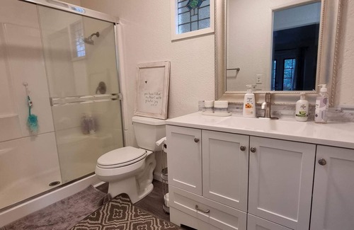 Columbia House | Large 6b/3b home with Huge Lot and RV Parking! King Bed!