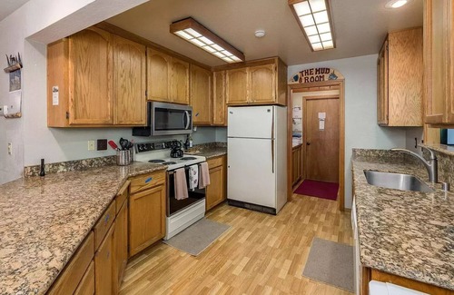 Dorrington House | Large cabin, Big Trees State Park, w/deck/movie-theater/game-rooms/dog friendly