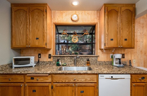 Dorrington House | Large cabin, Big Trees State Park, w/deck/movie-theater/game-rooms/dog friendly