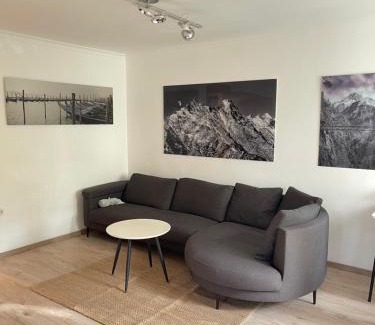 Oberwiesenfeld Apartment | Large flat with WIFI and parking