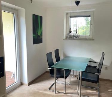 Oberwiesenfeld Apartment | Large flat with WIFI and parking