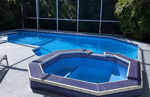 Greater Northdale House | Large home close to St. Peter beach and Clearwater beach, close by bush garden.