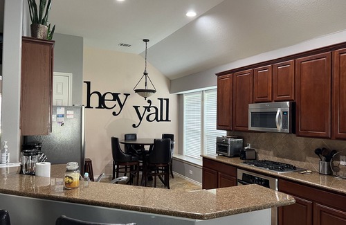 Round Rock House | Large house minutes from Kalahari, COTA, and other Austin fun!
