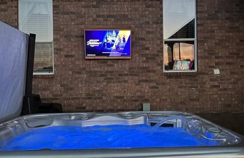 Round Rock House | Large house minutes from Kalahari, COTA, and other Austin fun!