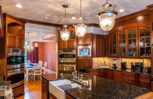 Pinehurst House | Large House w/Private pool - perfect for Golfing Groups 12 beds