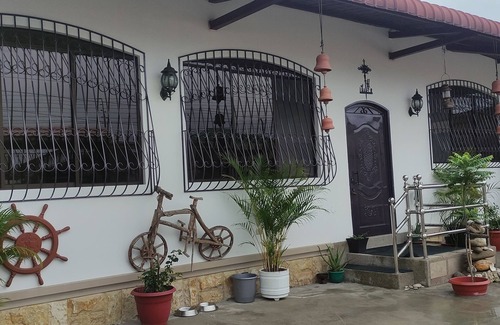 Salinas Villa | Large house with pool two blocks from the malecon.