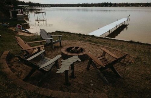 White Cloud Cottage | Large Lakefront Cottage w/HotTub, Media Room