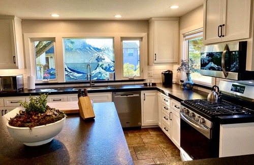 Dillon Beach House | Large Luxurious Coastal Home! Hot tub, Pet friendly, & Beautiful Coastal views