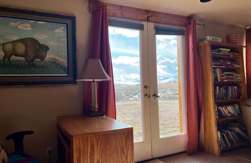 Hot Springs Apartment | Large Studio Apartment near Hot Mineral Soaks!