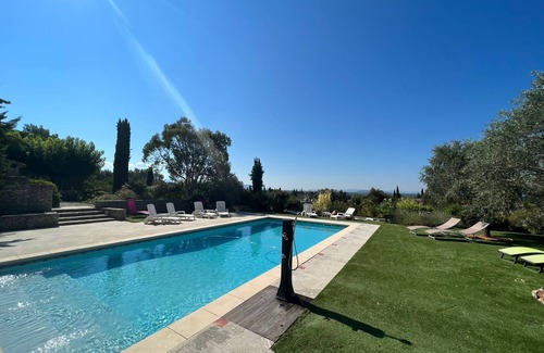 L'Isle-sur-la-Sorgue Villa | Large villa with panoramic view