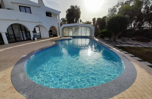 Penina Villa | Large villa and private heated (optional) swimming pool. Beautiful surrounding.