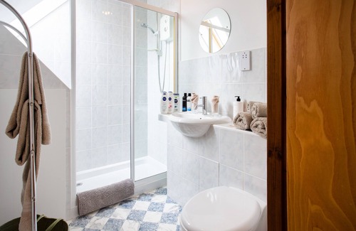 Alness House | Last-Minute | Cosy En-Suite, Wi-Fi + Parking