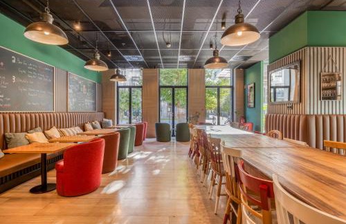 Lower Town Hotel | LATROUPE Grand Place Hostel