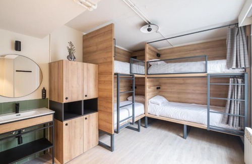 Lower Town Hotel | LATROUPE Grand Place Hostel