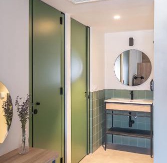 Lower Town Hotel | LATROUPE Grand Place Hostel