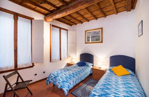 Sant' Ambrogio Apartment | Laura Holiday House