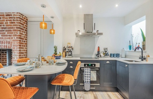 Horstead Cottage | Lavender Cottage is a luxurious cottage to indulge, delight and enjoy.