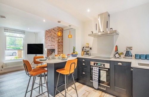 Horstead Cottage | Lavender Cottage is a luxurious cottage to indulge, delight and enjoy.