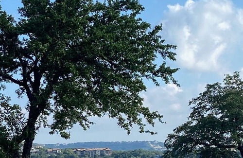 Emerald Point Condo | Lavish Lake Travis condo with breathtaking views!