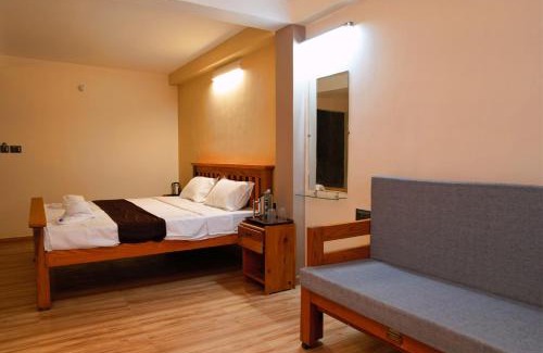 Kodaikanal Hotel | Lazo Eucy Paradise ,Kodaikanal