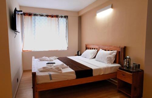 Kodaikanal Hotel | Lazo Eucy Paradise ,Kodaikanal