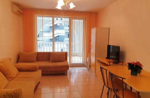 Sveti Vlas Hotel | Lazur 1-5 Apartments Complex