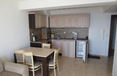 Sveti Vlas Hotel | Lazur 1-5 Apartments Complex