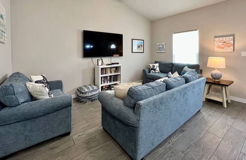 Corpus Christi House | Lazy as a Lobster @THE LAZY LOBSTER! Close Walk To Beach! Pool!
