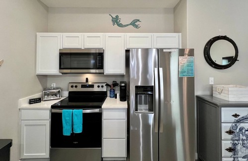 Corpus Christi House | Lazy as a Lobster @THE LAZY LOBSTER! Close Walk To Beach! Pool!