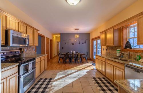 Sugar Grove House | Lazy Bear Inn