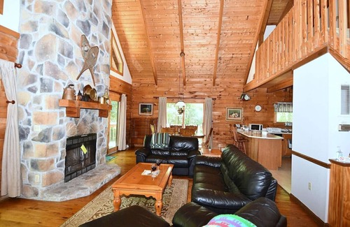 Berkeley Springs House | Lazy Bear Retreat - pet friendly, grill, wifi, fire pit, deck, hiking, fireplace