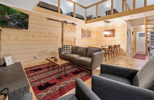 Ellijay Cabin | Lazy Bear - Walnut Mountain cabin with hot tub