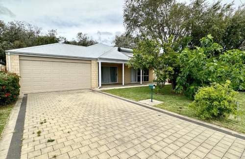 Broadwater House | Lazy Daze on Davies