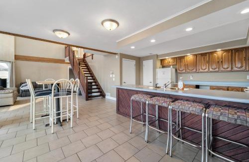 Lake Ozark House | Lazy Gator House- Sleep 20- Bachelor Parties Welcome