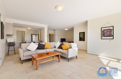 Halls Head Villa | Lazy Jetty Days in Halls Head