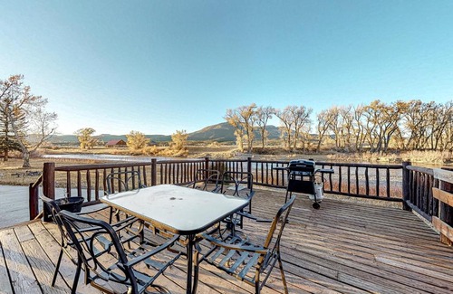South Fork House | Lazy River Ranch House & Guest House