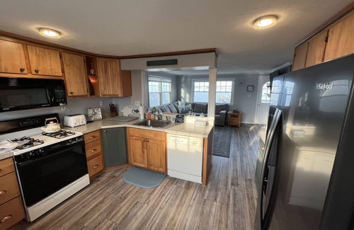 North Beach Haven House | LBI Paradise Bayfront! Bayview park and Ocean beach ! 2 blocks away!