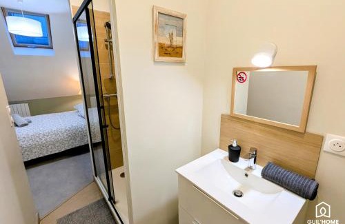 Bourgogne Apartment | Le Bourgogne - Chambres privées cosy et rénovées avec douche - Centre historique