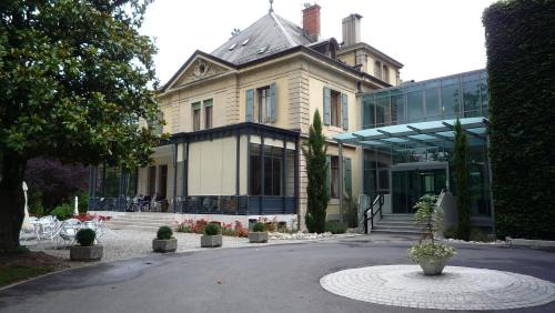 Les Eaux-Vives Hotel | Le Cénacle