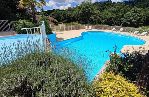 Mauroux House | Le Chalet Le Roy in Mauroux – Relaxation, Nature & Family Fun!