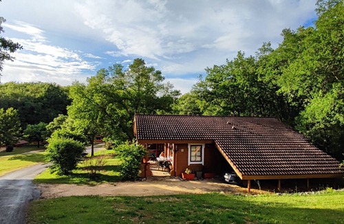 Mauroux House | Le Chalet Le Roy in Mauroux – Relaxation, Nature & Family Fun!