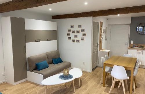Ax-les-Thermes Apartment | Le cocon blanc: T2 centre Ax neuf et équipé 8 pers